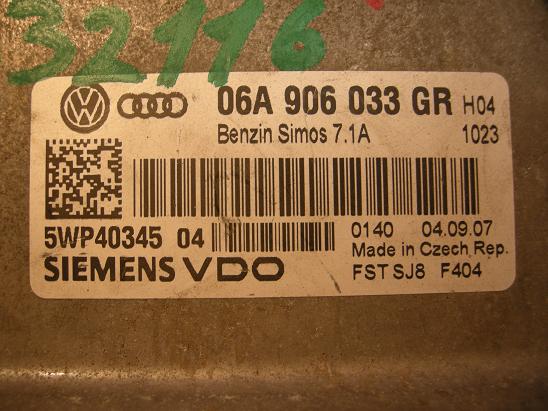 Блок управления двигателем (ECU)AUDI, VW 06A906033GR