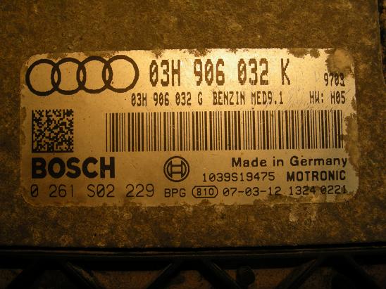 Блок управления двигателем (ECU)AUDI, VW 03H906032K
